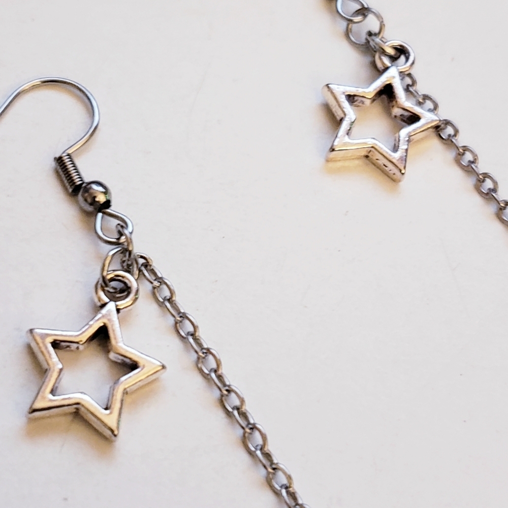 Handmade Lightweight Silver Metal Chain Star Earrings - Picture 3 of 3